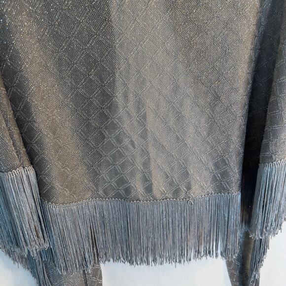 Vintage Vera Silver Metallic Fringe Shawl – Y2K Glam Party Wrap - Picture 6 of 7